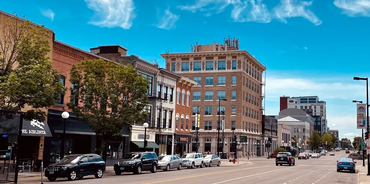 Hotels with hot tubs in Iowa